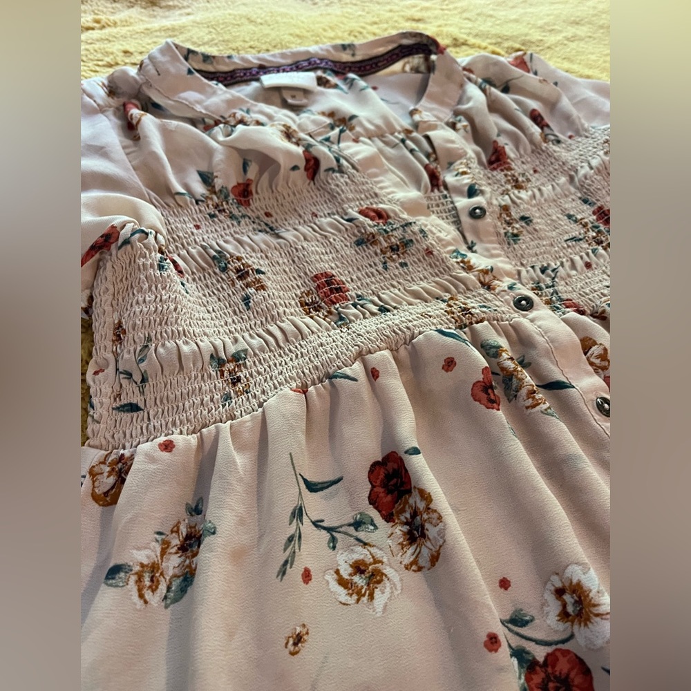 Pretty floral blouse size M